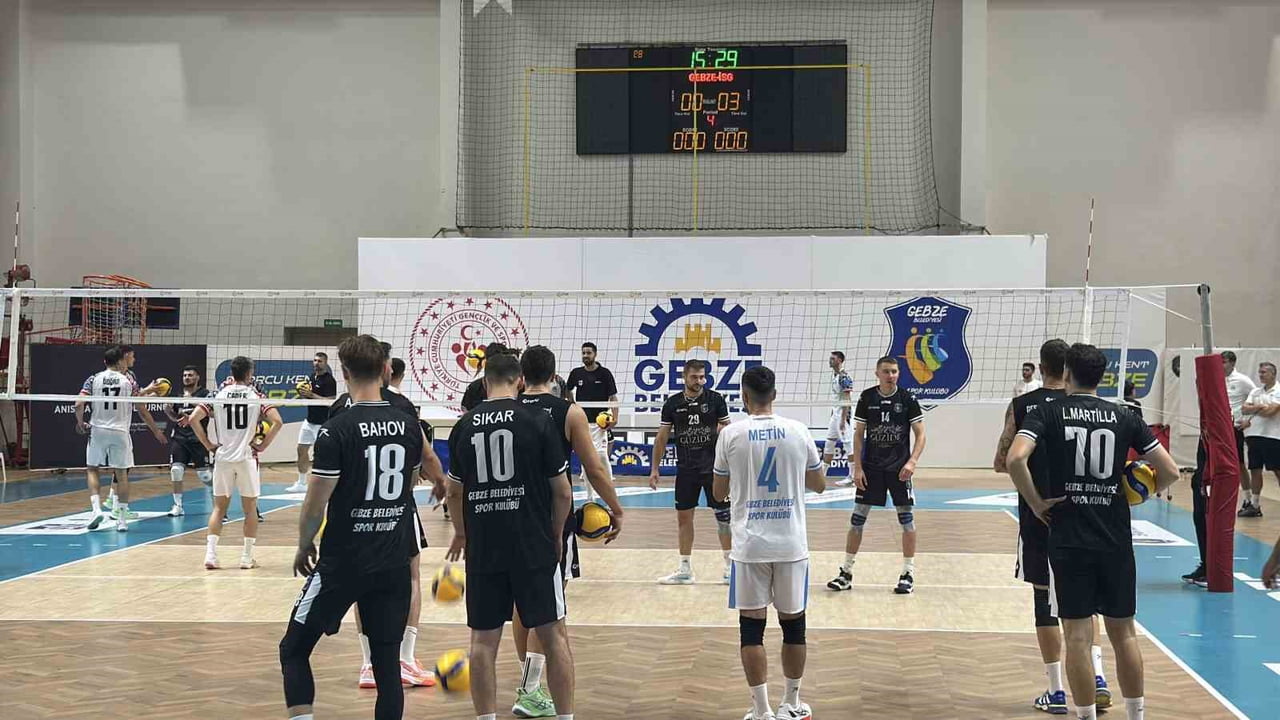 GEBZE BELEDİYESİ TARAFINDAN MERHUM BAŞKAN YARDIMCISI DURSUN ALİ ARSLAN ANISINA DÜZENLENEN VOLEYBOL...