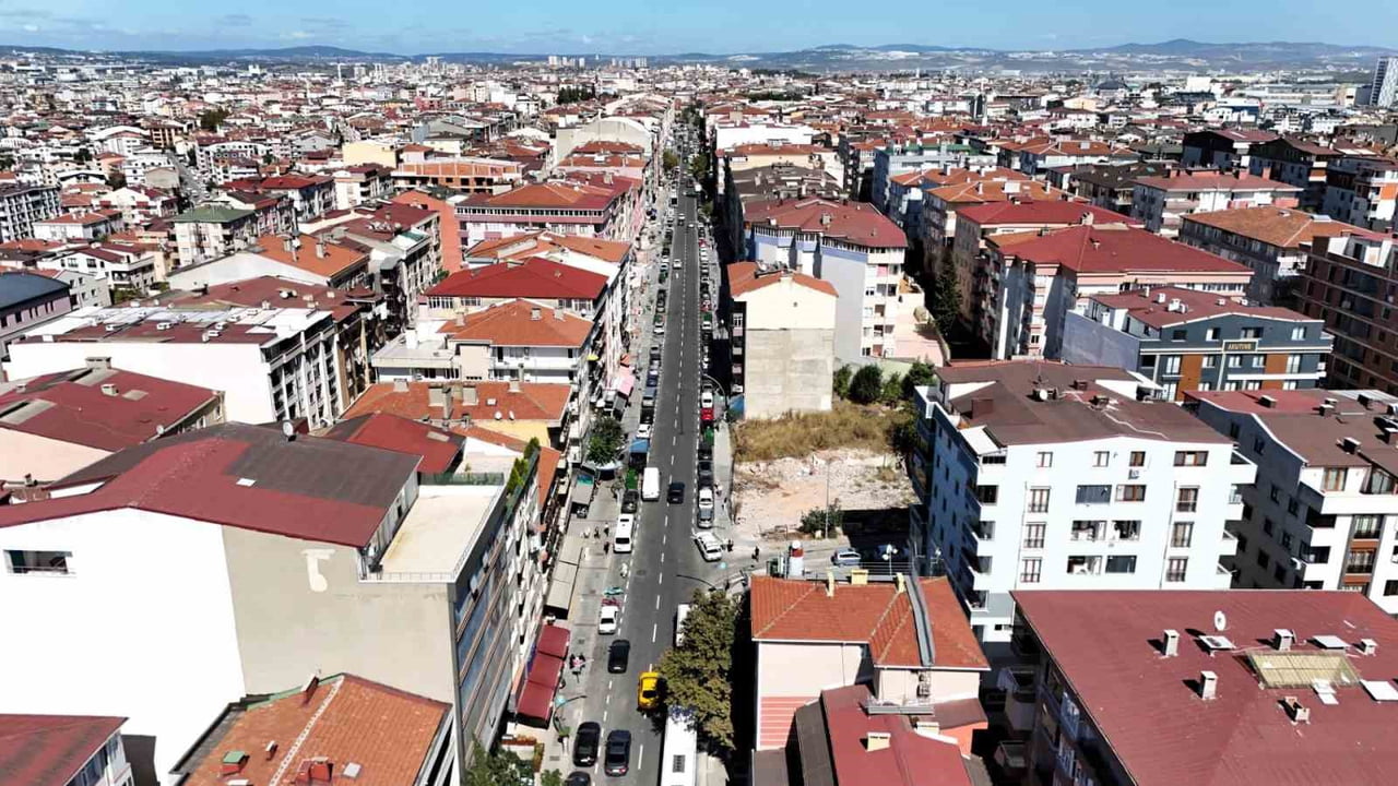 GEBZE İLÇESİNDE ÖNEMLİ ULAŞIM GÜZERGAHLARINDAN ŞEHİT NUMAN DEDE CADDESİ, 550 METRE YAĞMUR SUYU...