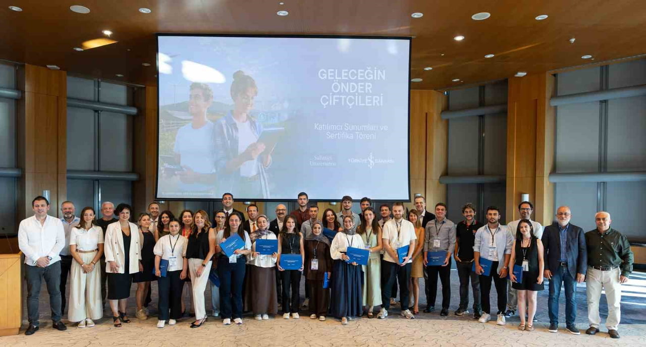 GELECEĞİN ÖNDER ÇİFTÇİLERİ PROGRAMI’NIN İLK DÖNEMİ, AİLELERİYLE BİRLİKTE TARIMSAL ÜRETİMDE YER...