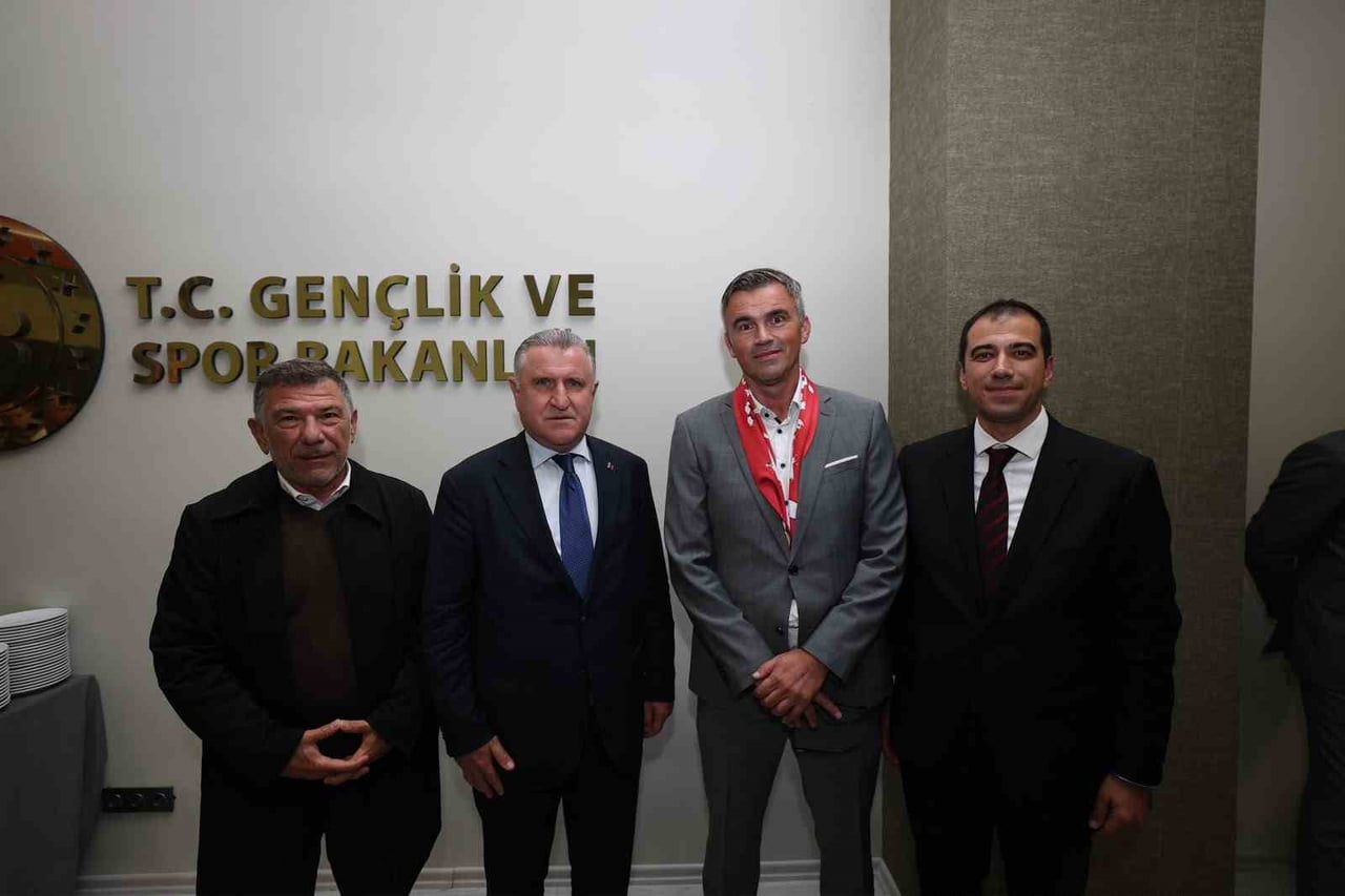 GENÇLİK VE SPOR BAKANI OSMAN AŞKIN BAK, AVRUPA OKUL SPORLARI FEDERASYONU BAŞKANI IVAN DUJİC VE...