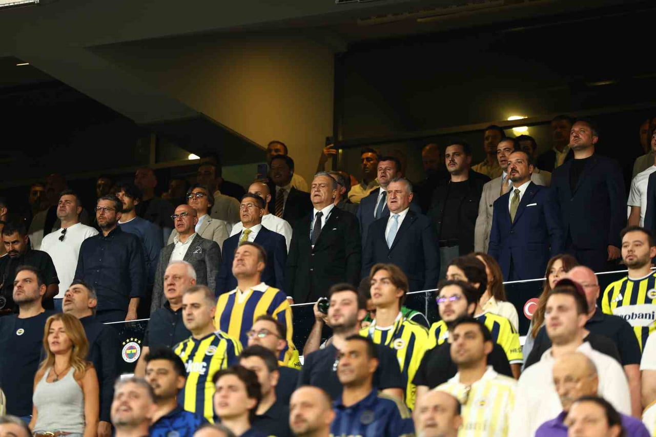 GENÇLİK VE SPOR BAKANI OSMAN AŞKIN BAK, FENERBAHÇE - BEŞİKTAŞ DERBİSİNİ STADYUMDAN TAKİP...