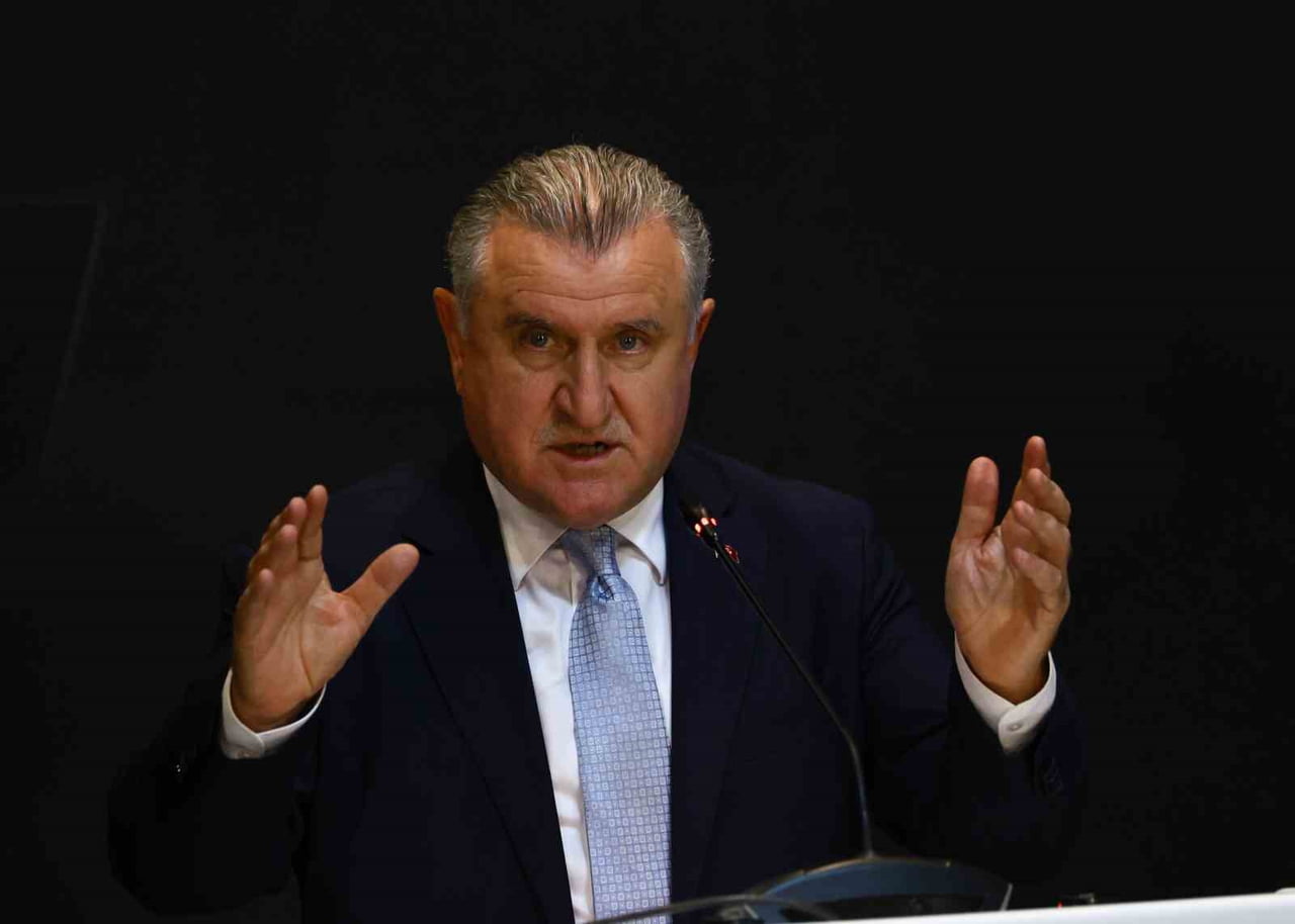 GENÇLİK VE SPOR BAKANI OSMAN AŞKIN BAK KONUŞMA YAPTI