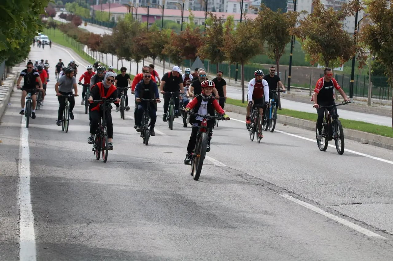 GENÇLİK VE SPOR İL MÜDÜRLÜĞÜ, TÜRKİYE BİSİKLET FEDERASYONU VE KENTTE FAALİYET GÖSTEREN BİSİKLET...