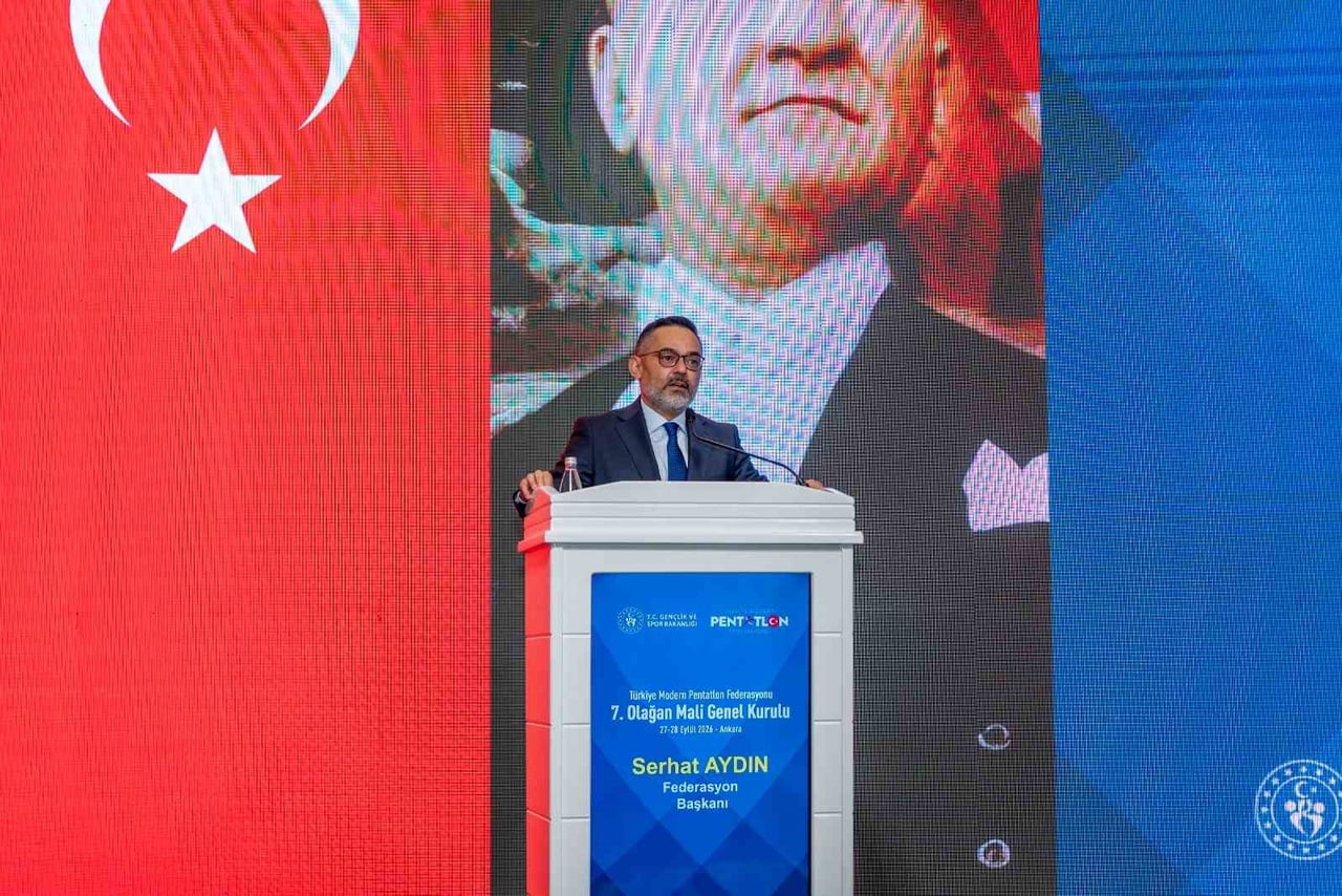 GENEL KURULDA DELEGELERE SESLENEN FEDERASYON BAŞKANI SERHAT AYDIN, BRANŞIN ÜLKE GENELİNDE...