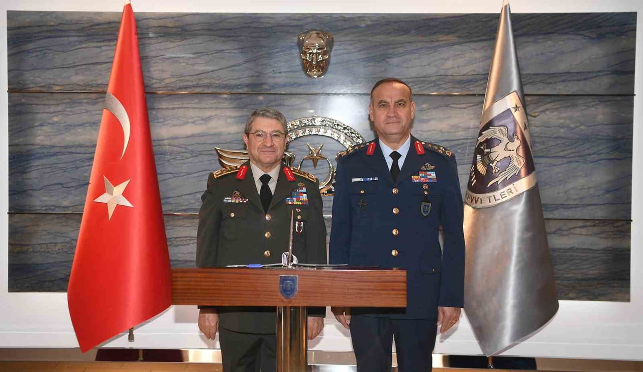 GENELKURMAY BAŞKANI ORGENERAL SELÇUK BAYRAKTAROĞLU (SOLDA), HAVA KUVVETLERİ KOMUTANLIĞINI ZİYARET...