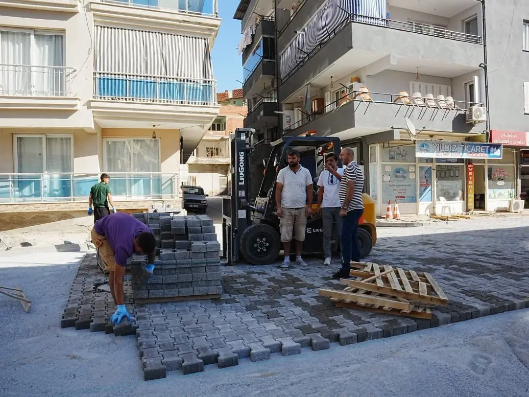 GERMENCİK BELEDİYESİ TARAFINDAN PARK MAHALLESİ'NDE YÜRÜTÜLEN PARKE TAŞI DÖŞEME ÇALIŞMALARI DEVAM...