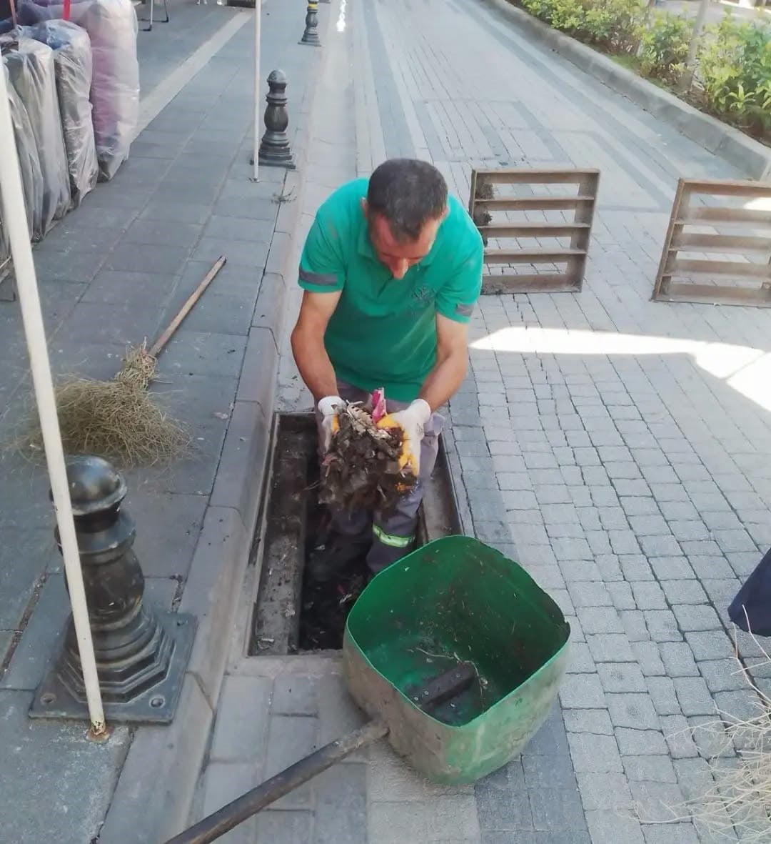 GERMENCİK BELEDİYESİ, YAĞIŞ SEZONU ÖNCESİNDE İLÇEDE SORUMLULUK ALANINDA BULUNAN MAZGALLARDA...