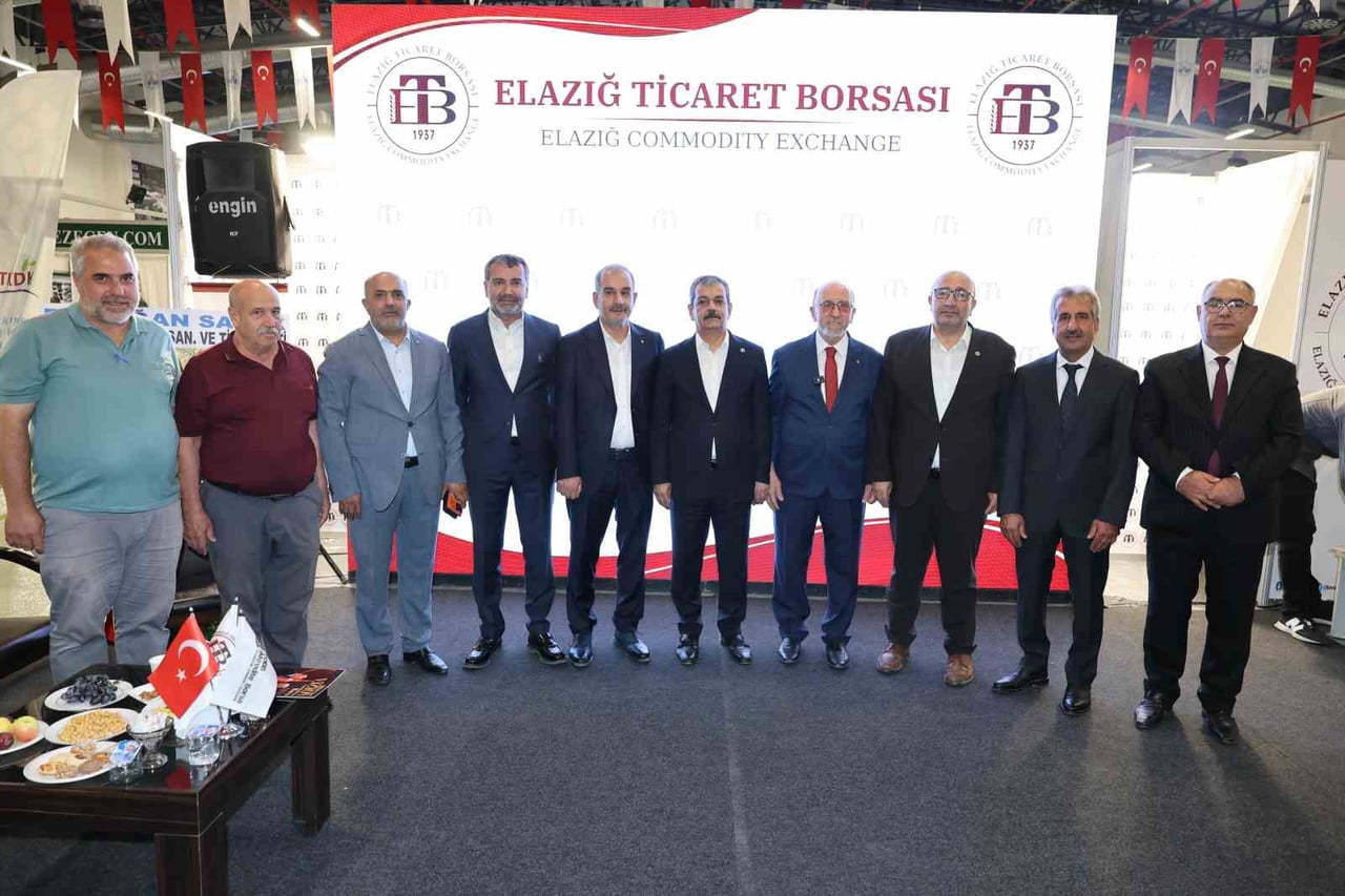 GIDA, TARIM VE HAYVANCILIK FUARI'NDA, ELAZIĞ TİCARET BORSASI STANDI BÜYÜK İLGİ GÖRDÜ.