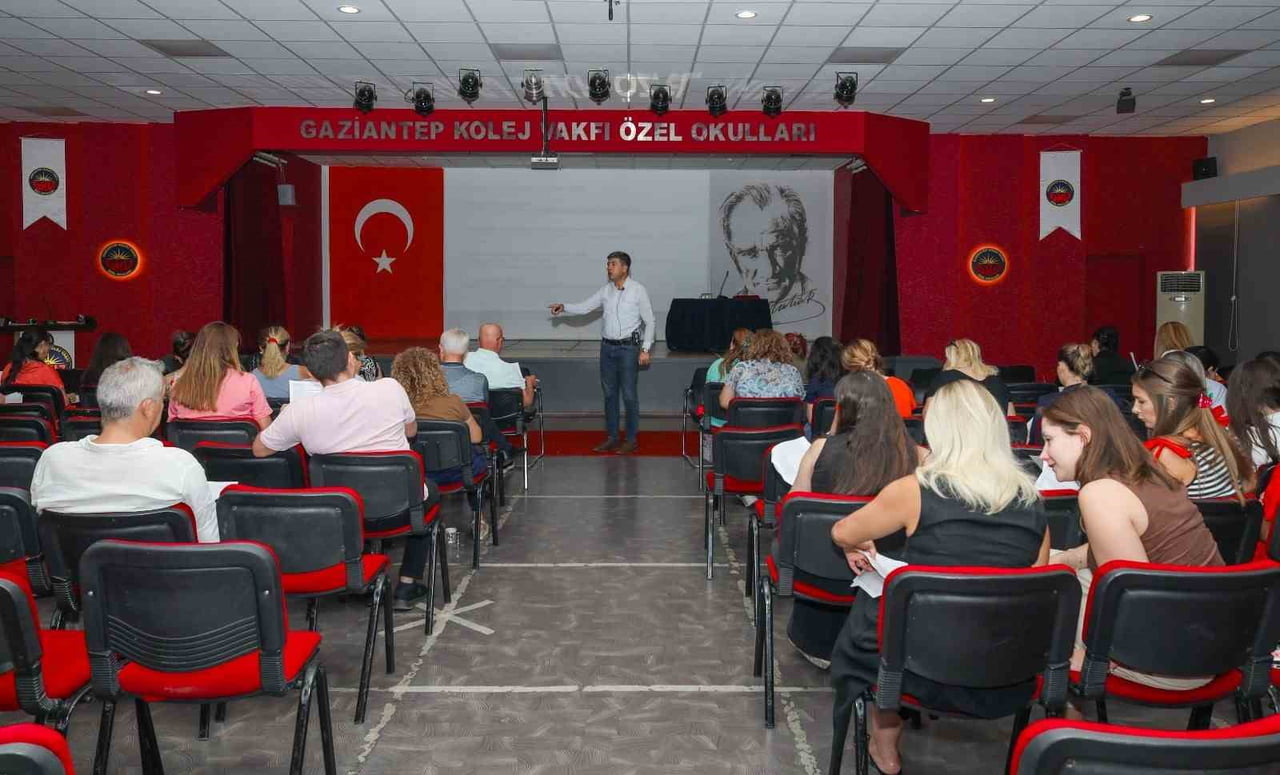 GKV ÖZEL OKULLARI’NDA "TÜRKİYE YÜZYILI MAARİF MODELİ" SEMİNERİ