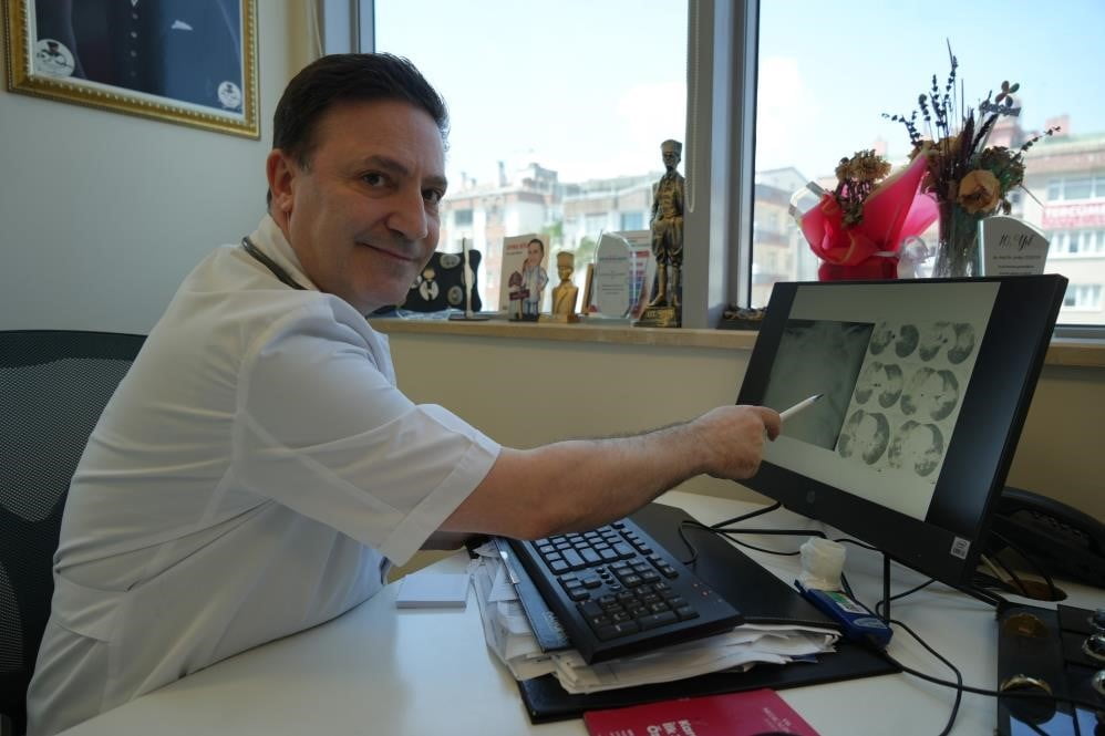 GÖĞÜS HASTALIKLARI UZMANI PROF. DR. ŞEVKET ÖZKAYA,