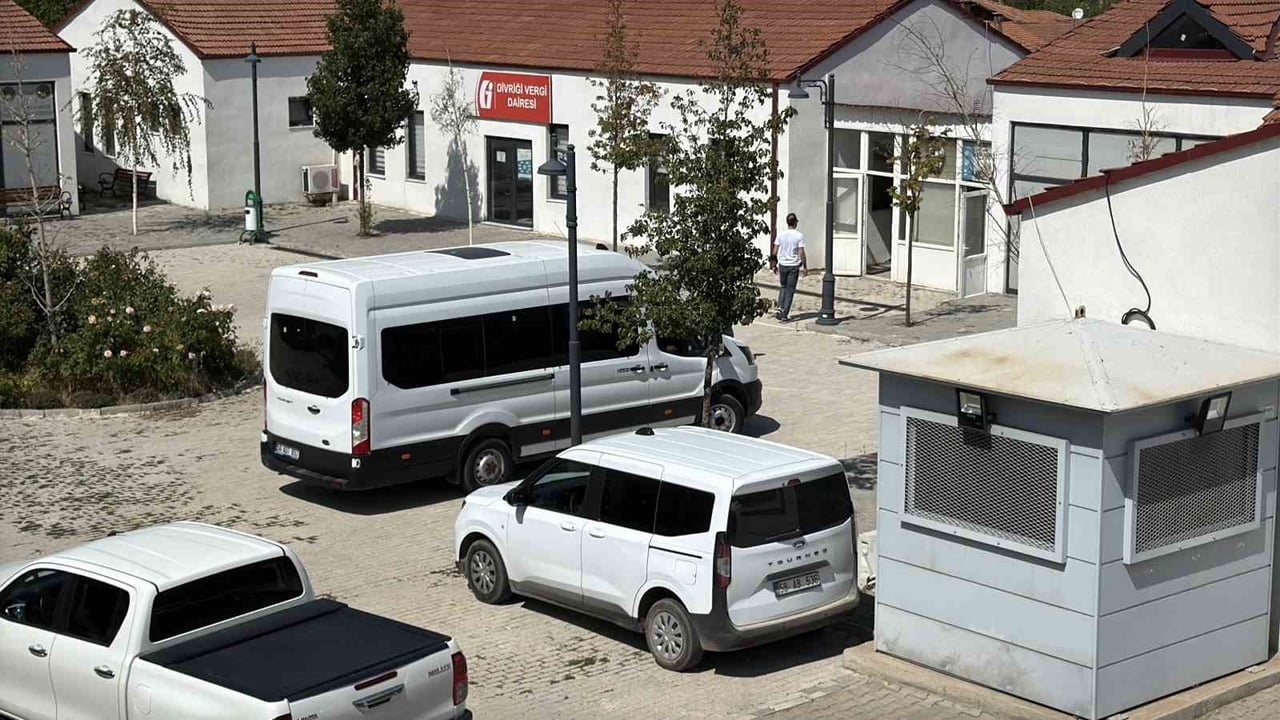 GÖZALTINA ALINAN 10 KİŞİ, JANDARMA VE EMNİYETTEKİ İŞLEMLERİNİN ARDINDAN GENİŞ GÜVENLİK TEDBİRLERİ...