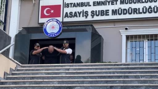 GÖZALTINA ALINAN ŞÜPHELİLER EMNİYETTEKİ İŞLEMLERİNİN TAMAMLANMASININ ARDINDAN ADLİYEYE SEVK...