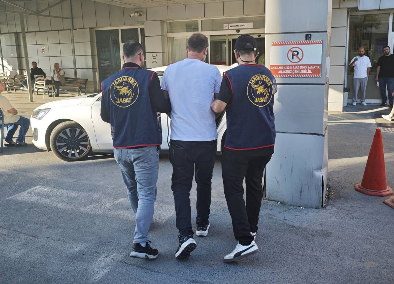 GÜMÜŞHANE’DE HAKKINDA 16 YIL 11 AY 22 GÜN KESİNLEŞMİŞ HAPİS CEZASI BULUNAN FİRARİ HÜKÜMLÜ, JASAT...