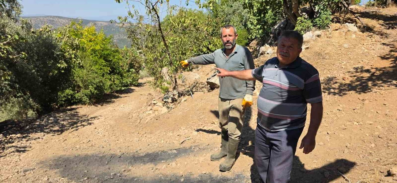 GÜNLÜK YAŞAMI DURMA NOKTASINA GETİREN YOLUN BAKIM VE ONARIMININ BİR AN ÖNCE YAPILMASINI TALEP EDEN...