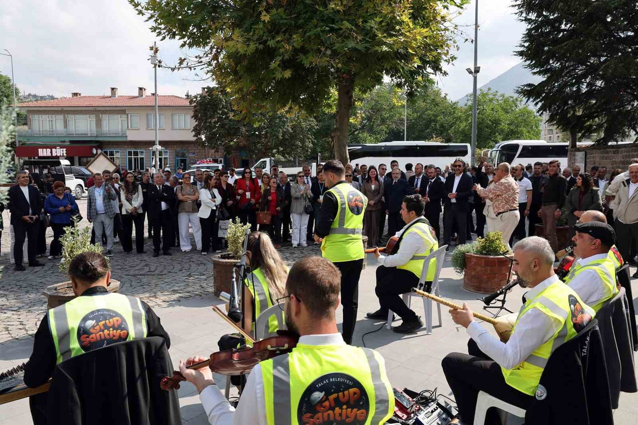 HAFTA SONUNDA KAYSERİ’DE DÜZENLENEN TARİHİ KENTLER BİRLİĞİ TOPLANTISINA KATILAN BİRLİĞE ÜYE...