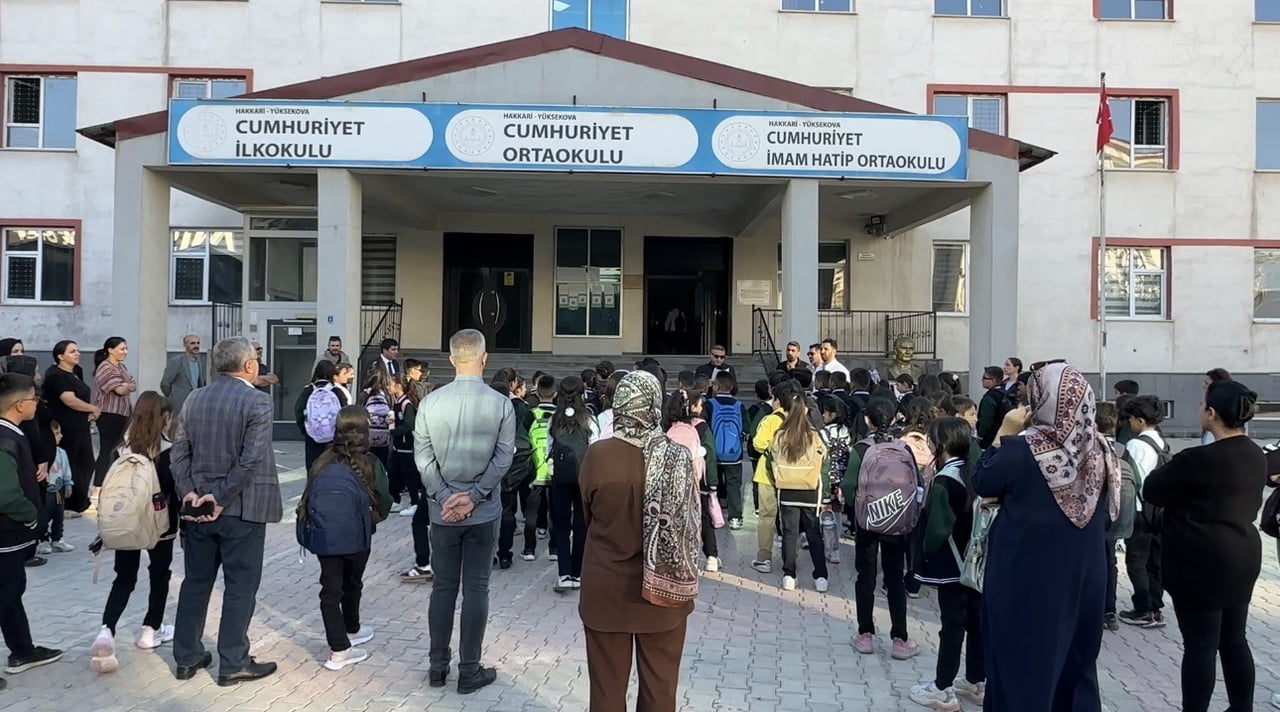 HAKKARİ'NİN YÜKSEKOVA İLÇESİNDE 2026-2027 EĞİTİM ÖĞRETİM YILININ BAŞLAMASIYLA BİRLİKTE 30 BİN...
