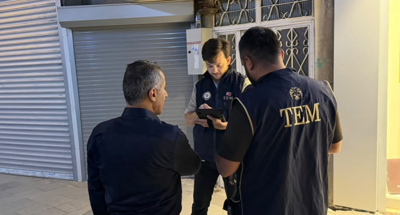 HAKKARİ İL EMNİYET MÜDÜRLÜĞÜ EKİPLERİ TARAFINDAN KENT MERKEZİ VE İLÇELERDE VATANDAŞLARIN HUZUR VE...