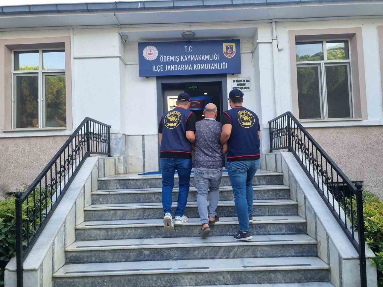 HAKKINDA 8 YIL 8 AY 15 GÜN KESİNLEŞMİŞ HAPİS CEZASI BULUNAN VE 4 YILI AŞKIN SÜREDİR ARANAN ŞAHIS...
