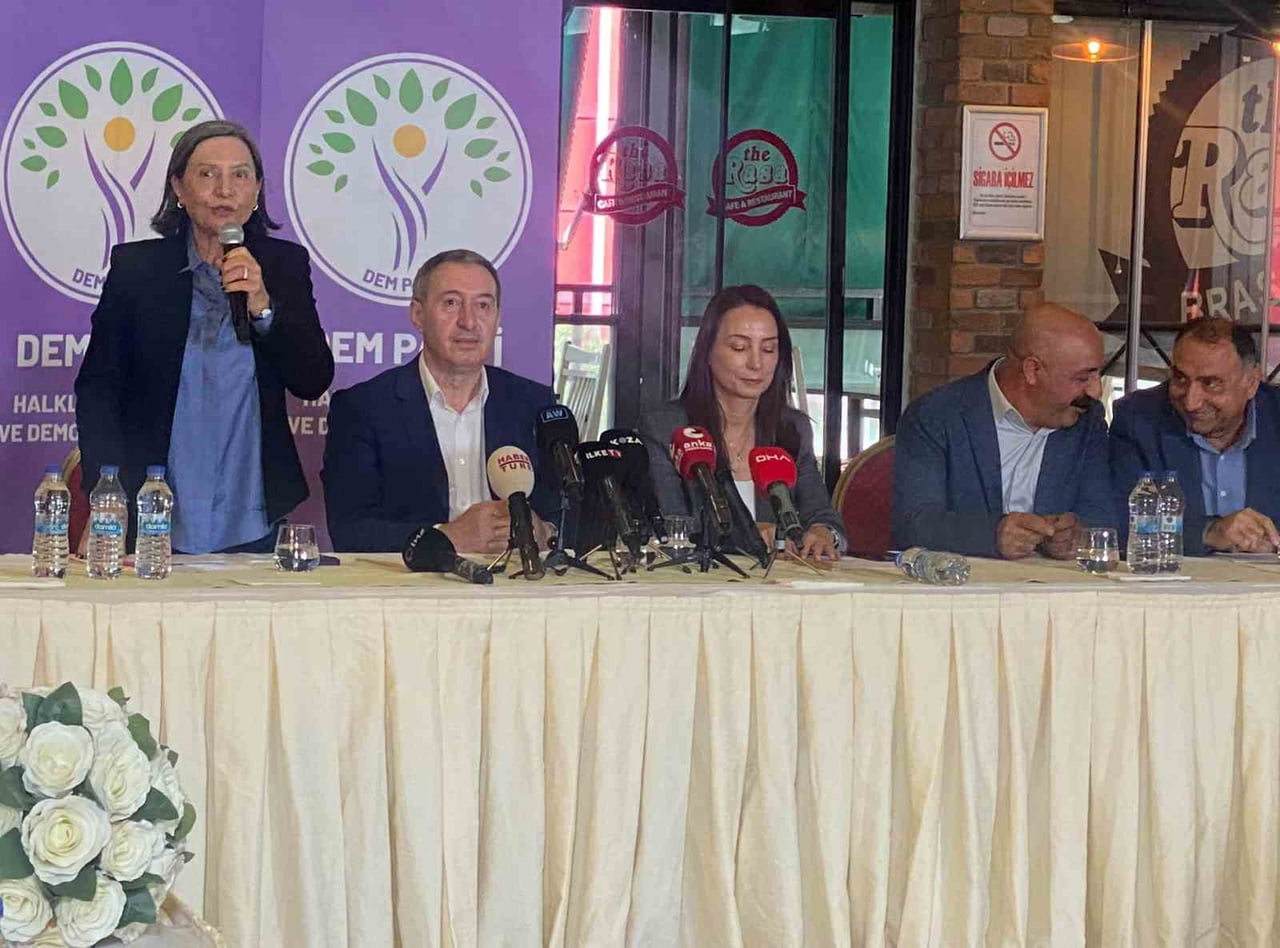 HALKLARIN EŞİTLİK VE DEMOKRASİ PARTİSİ (DEM) GENEL BAŞKANLARI, ALEVİ KURUMLARININ TEMSİLCİLERİYLE...