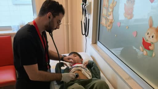 Hastane koridorlarında büyüdüler, doktor olarak geri döndüler