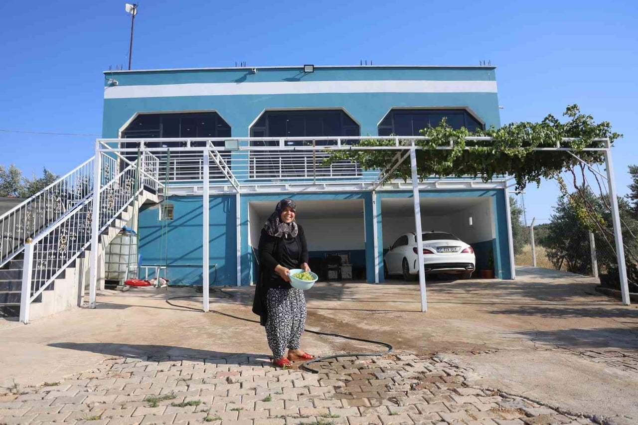 HATAY'IN REYHANLI İLÇESİNDE YAŞAYAN 46 YAŞINDAKİ VAHİDE BİRİCİK, ÇOCUKLUK HAYALİNİ...