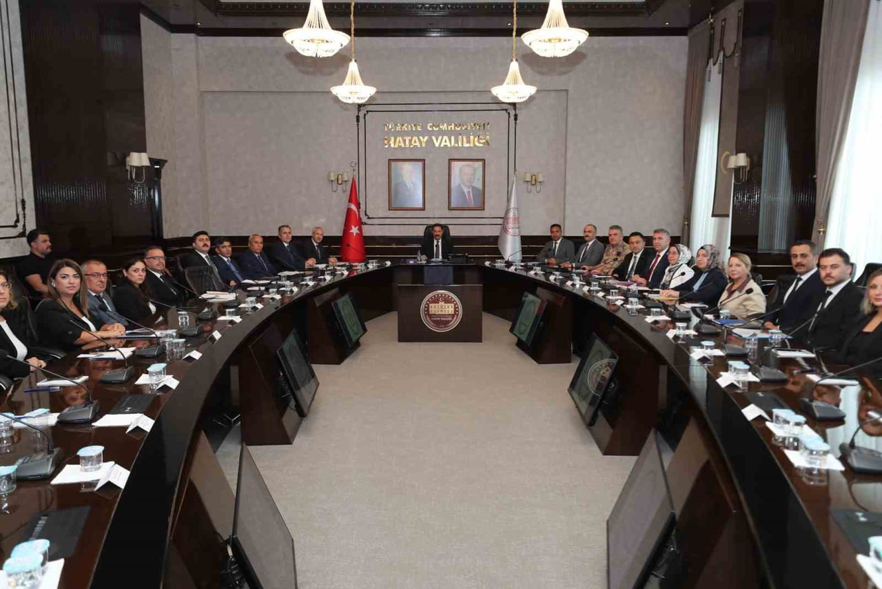 HATAY VALİSİ MUSTAFA MASATLI BAŞKANLIĞINDA ÜNİVERSİTELERİN GÜVENLİK VE BARINMA HİZMETLERİNİN...