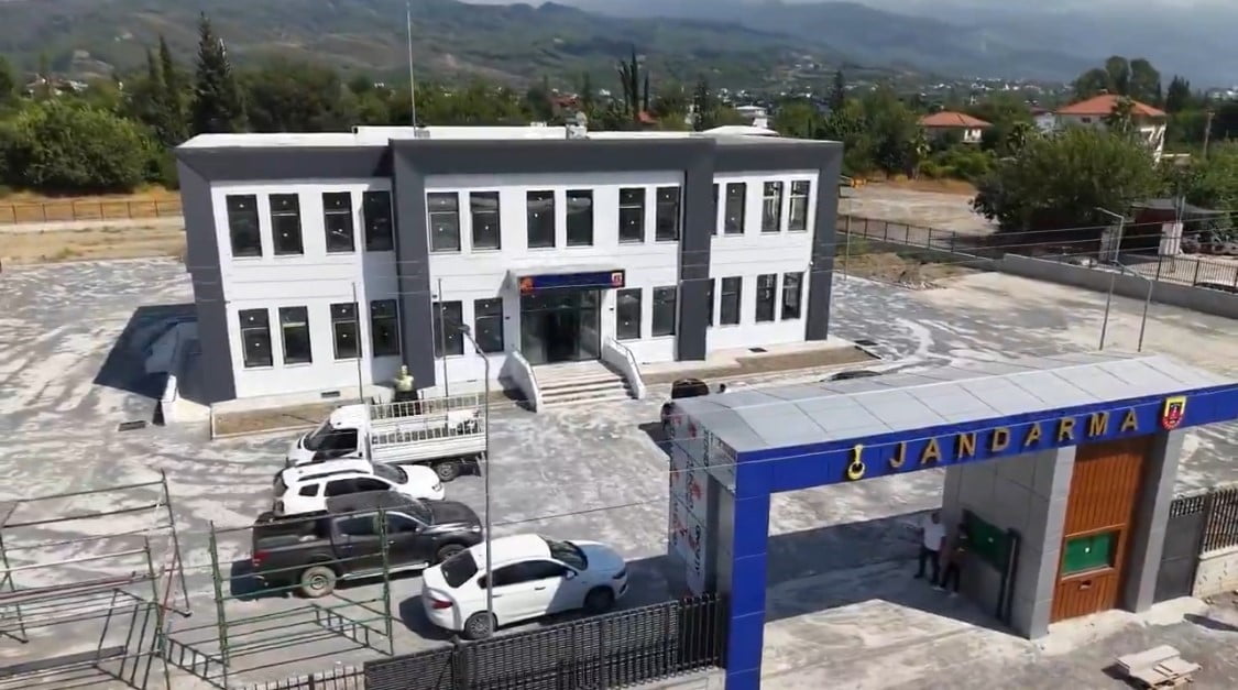 HATAY VALİSİ MUSTAFA MASATLI, DÖRTYOL’DA YAPIMI DEVAM EDEN KUZUCULU JANDARMA KARAKOL KOMUTANLIĞI...