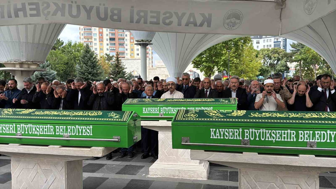 HAYATINI KAYBEDEN KOCASİNAN İLÇESİNİN KURUCU BELEDİYE BAŞKANI ALİ İHSAN ALÇI, SON YOLCULUĞUNA...