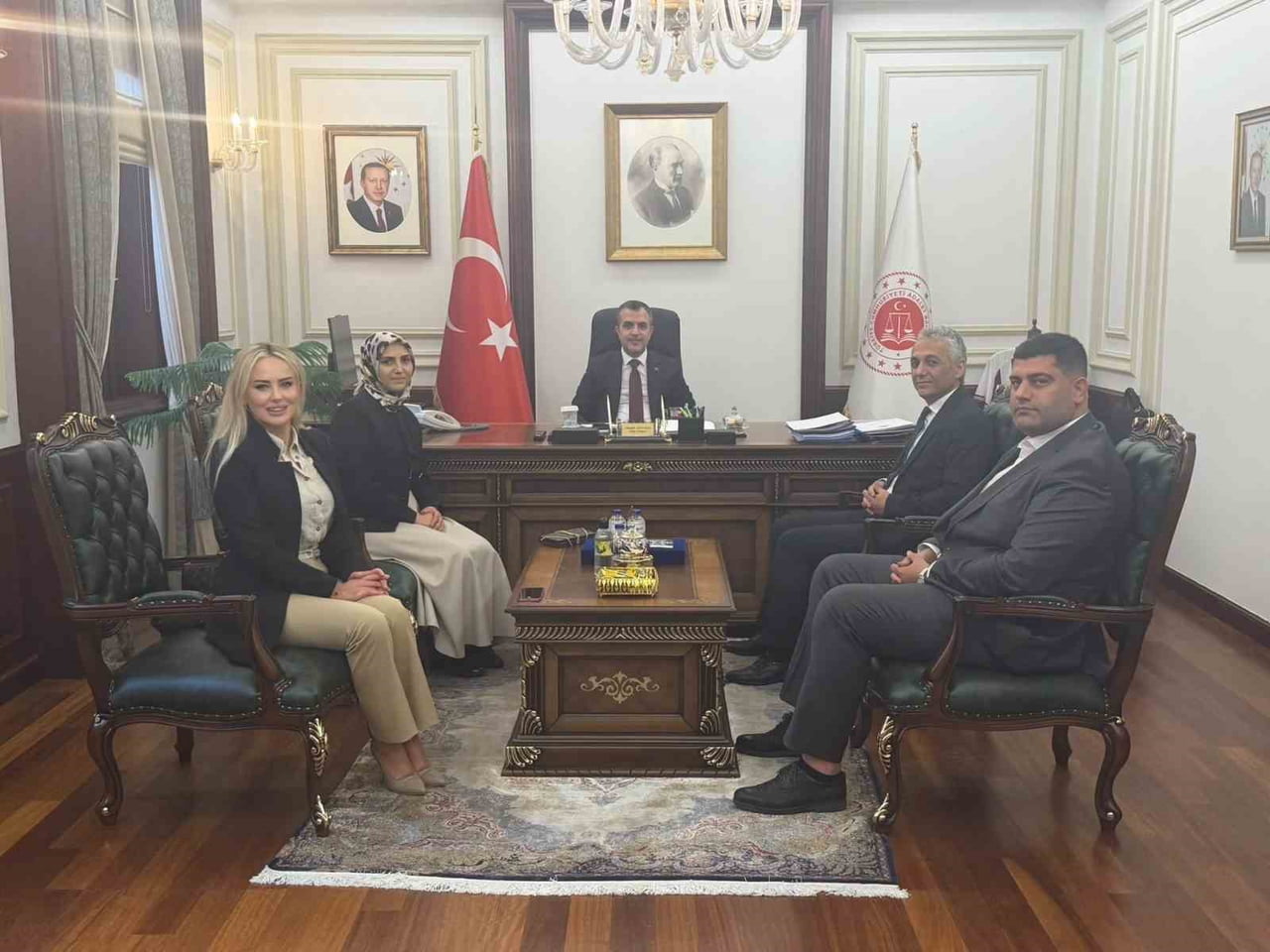 HEKİMSEN GENEL BAŞKANI UZM. DR. ADİL KURBAN, BERABERİNDE DR. HAÇİM İZOL VE DR. NEVAL YALÇIN İLE...