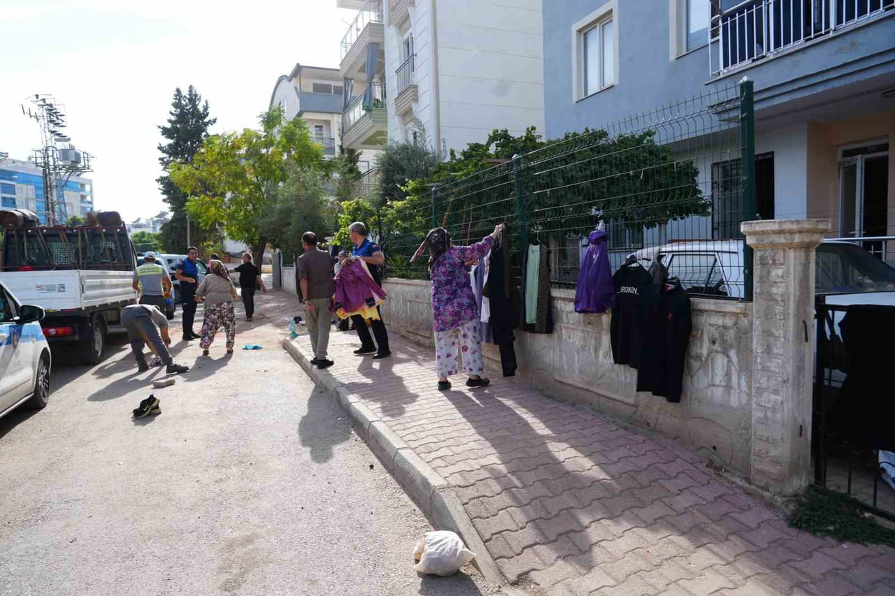HER HAFTA BİNLERCE KİŞİNİN ZİYARET ETTİĞİ PAZARLARDA KALDIRIMLARIN İŞGAL EDİLMESİNDEN HAKSIZ...