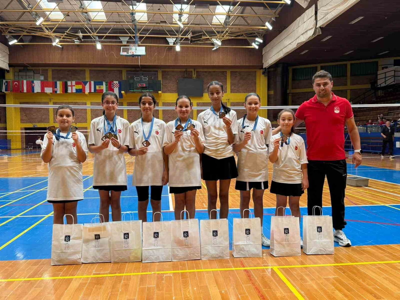 HIRVATİSTAN’IN BAŞKENTİ ZAGREB’DE DÜZENLENEN Lİ-NİNG ZAGREB YOUTH 2026 TURNUVASI’NDA MÜCADELE EDEN...