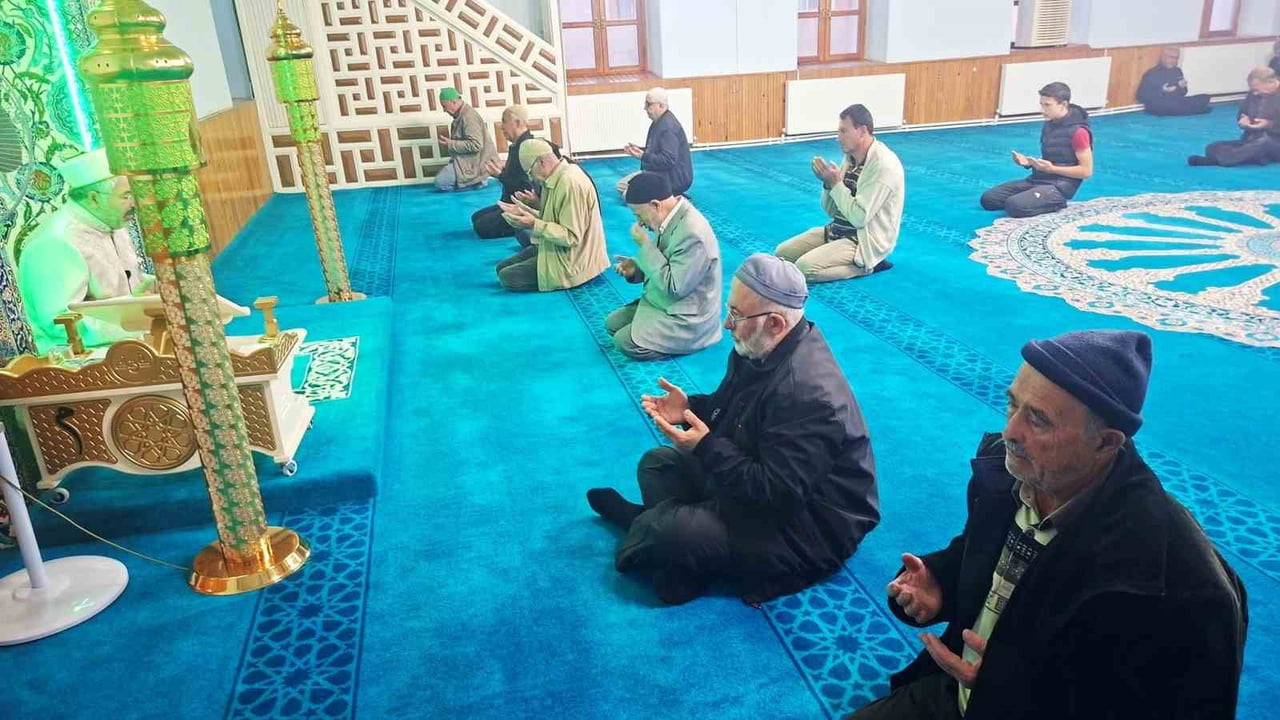 HİSARCIK’TA MEVLİD-İ NEBİ VE GAZİLER GÜNÜ İÇİN SABAH NAMAZI BULUŞMASI