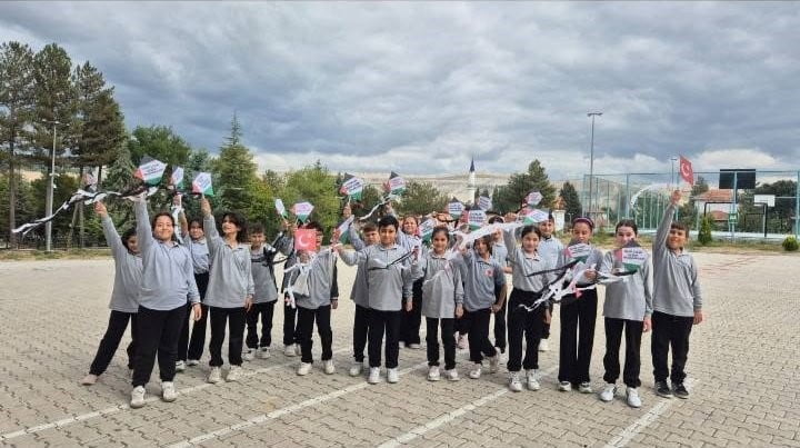 HİSARCIK’TA "UÇURTMALAR VURULMASIN, GÖKYÜZÜ ÇOCUKLARA KALSIN" ETKİNLİĞİ