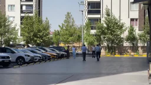 Hissedilen deprem sonrası aileler okuldan çocuklarını aldılar