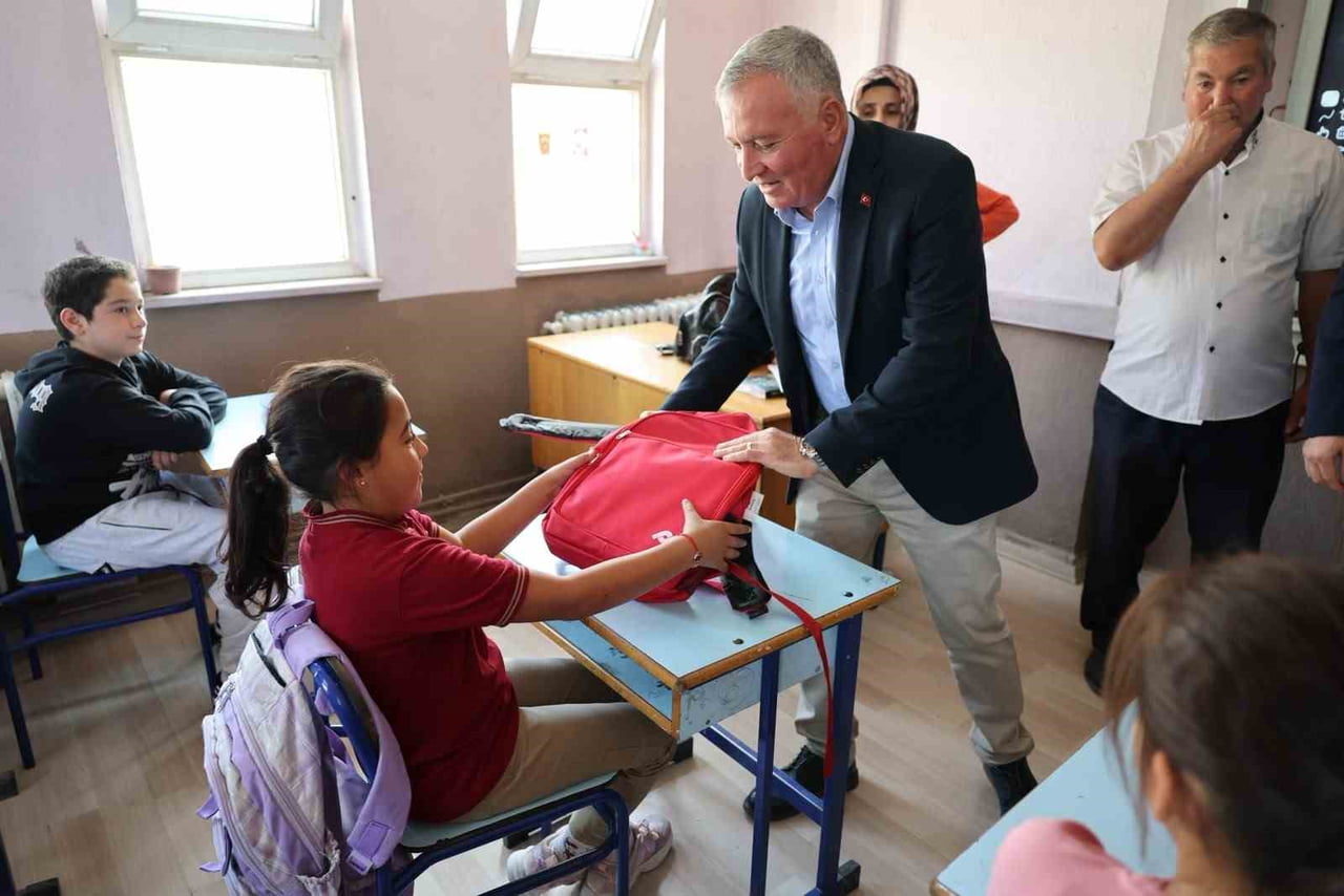 HONAZ BELEDİYESİ TARAFINDAN YENİ EĞİTİM ÖĞRETİM YILI ÖNCESİNDE BAŞLATILAN OKUL ÇANTASI DESTEĞİNDE...