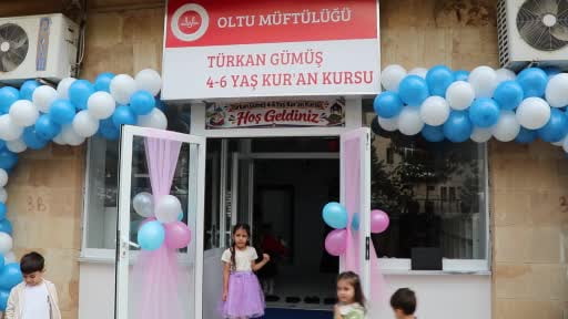 Hong Kong'da yaşayan akademisyenden memleketine vefa