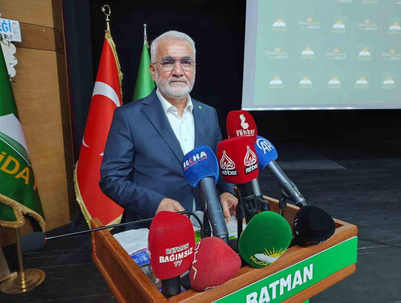 HÜDA PAR GENEL BAŞKANI ZEKERİYA YAPICIOĞLU KONUŞMA YAPTI