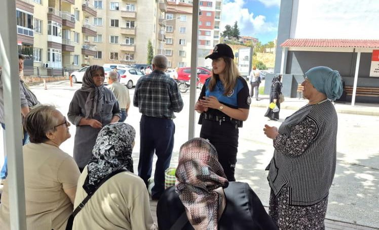 HÜRRİYET MAHALLESİ KAPALI PAZAR ALANI'NDA GERÇEKLEŞTİRİLEN ÇALIŞMADA, VATANDAŞLARA İLETİŞİM...