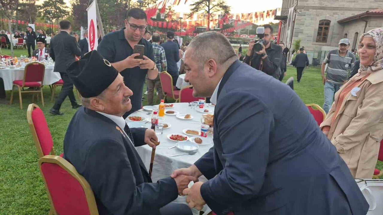 İÇİŞLERİ BAKAN YARDIMCISI BÜLENT TURAN, "BİZ GAZİLİĞİ SADECE BİREYSEL OLARAK DEĞİL, TÜM BİR MİLLET...