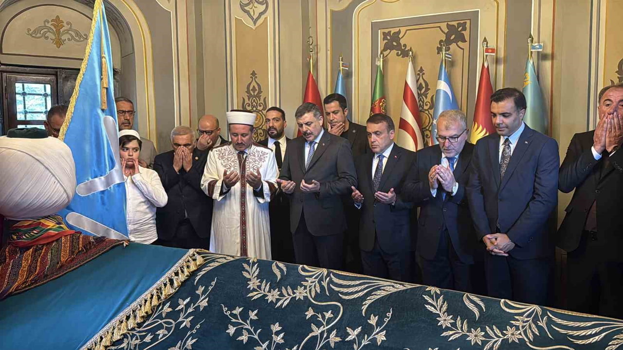 İÇİŞLERİ BAKANI MUSTAFA ÇİFTÇİ, ERTUĞRUL GAZİ TÜRBESİ’Nİ ZİYARET ETTİ