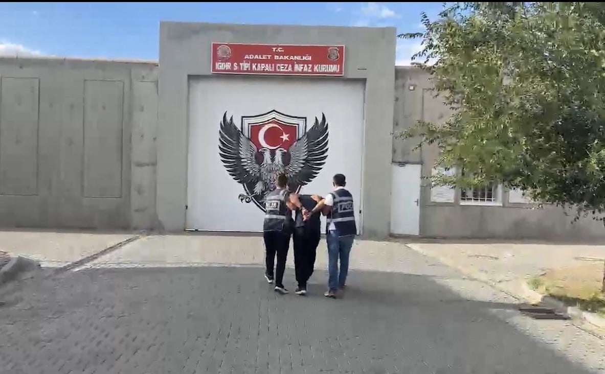 IĞDIR’DA 37 YIL 6 AY HAPİS CEZASIYLA ARANAN ŞAHIS YAKALANDI