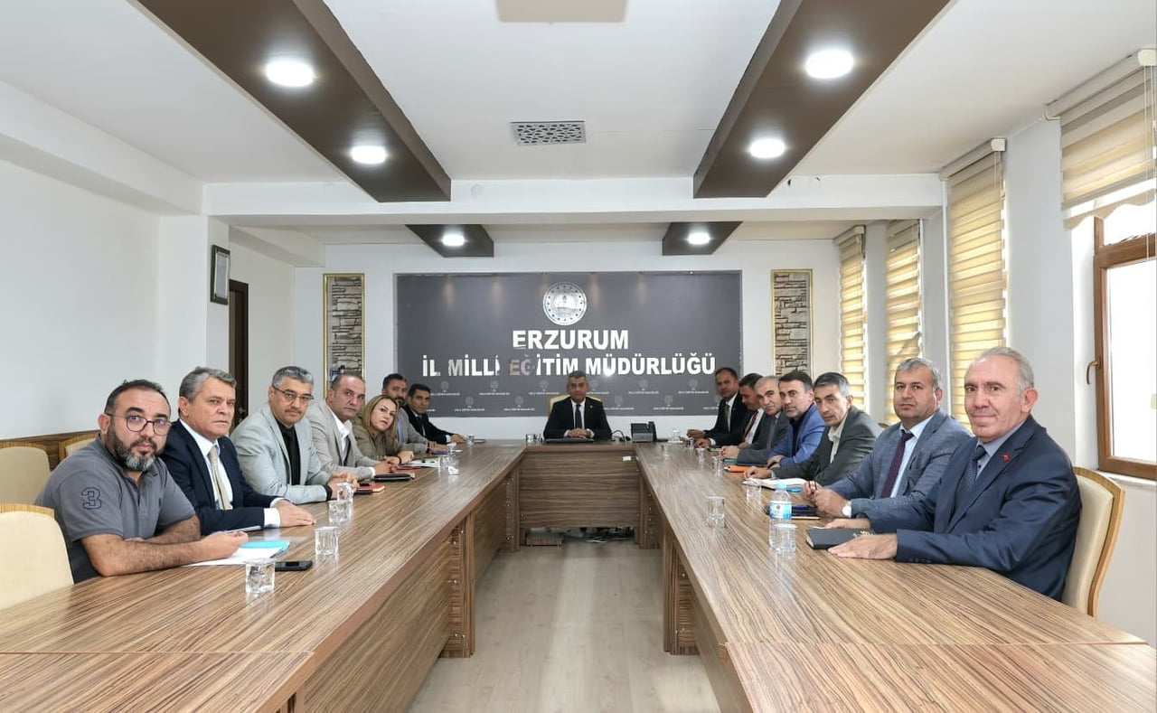 İL MİLLÎ EĞİTİM MÜDÜRÜ SÜLEYMAN EKİCİ BAŞKANLIĞINDA, İL MİLLÎ EĞİTİM MÜDÜRLÜĞÜ TOPLANTI SALONU’NDA...