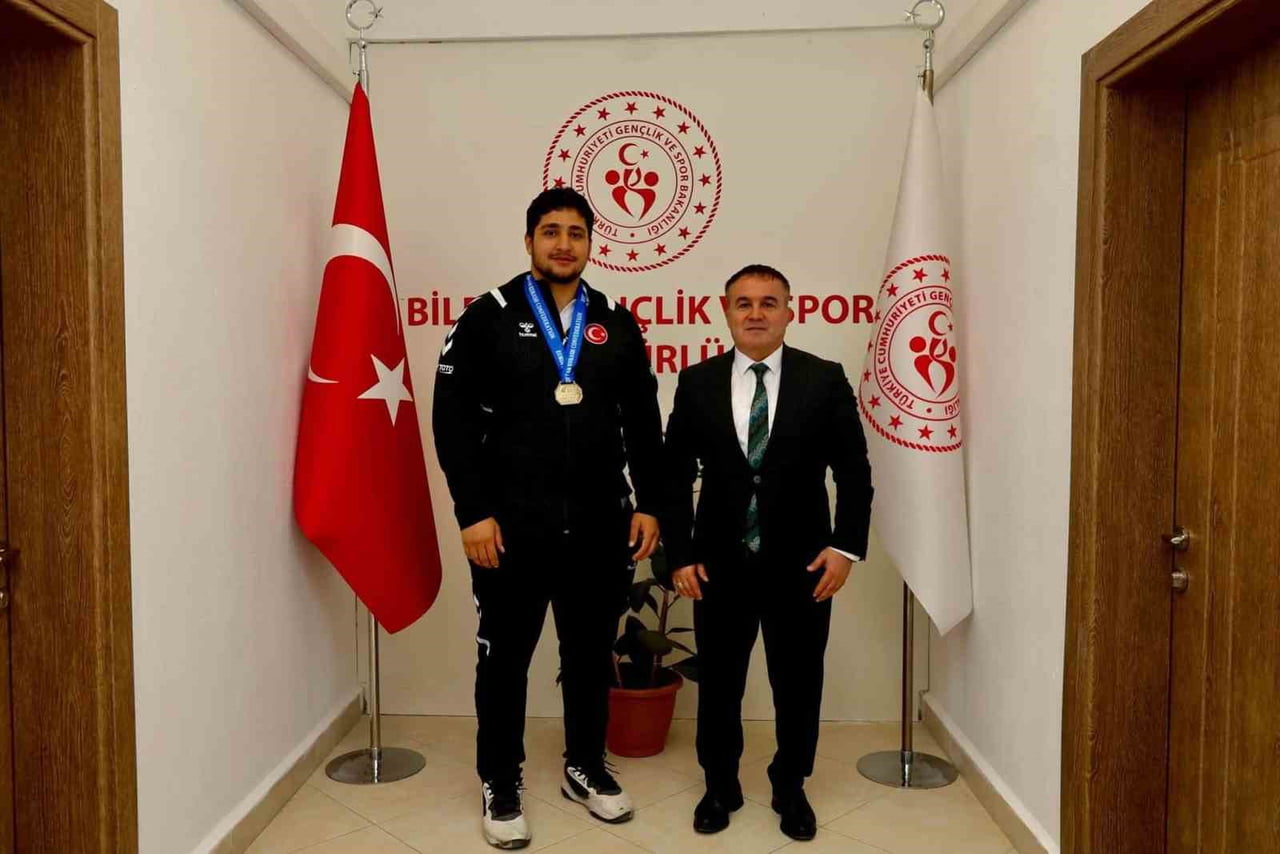 İL MÜDÜRÜ DEMİR İLE AVRUPA ŞAMPİYONU ZALOĞLU BİR ARAYA GELDİ BİLECİK GENÇLİK VE SPOR İL MÜDÜRÜ...