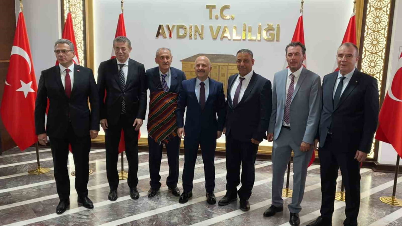 İLİN AHİSİ’NE ÖDÜLÜNÜ AYDIN VALİSİ VAROL VERDİ