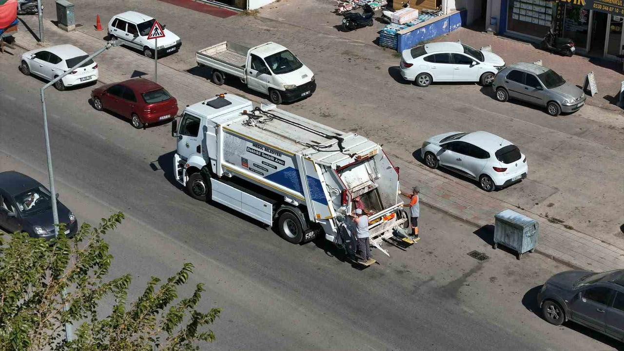 İNEGÖL BELEDİYESİ, TEMİZLİK İŞLERİ MÜDÜRLÜĞÜ BÜNYESİNDE YÜZDE 100 ELEKTRİKLİ ÇÖP TOPLAMA ARACINI...