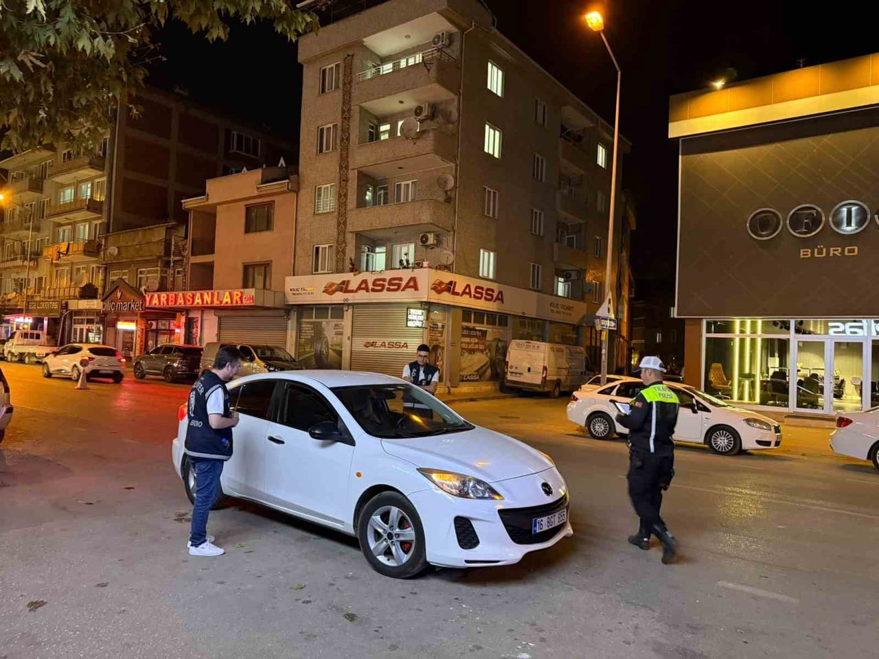 İNEGÖL’DE POLİS KUŞ UÇURTMADI, 1412 KİŞİ SORGULANDI