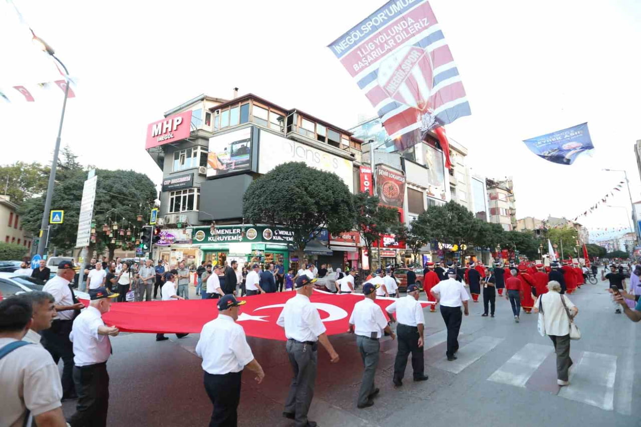 İNEGÖL’ÜN DÜŞMAN İŞGALİNDEN KURTULUŞUNUN 104. YIL DÖNÜMÜ KUTLAMALARI, GÖRKEMLİ BİR KORTEJLE...