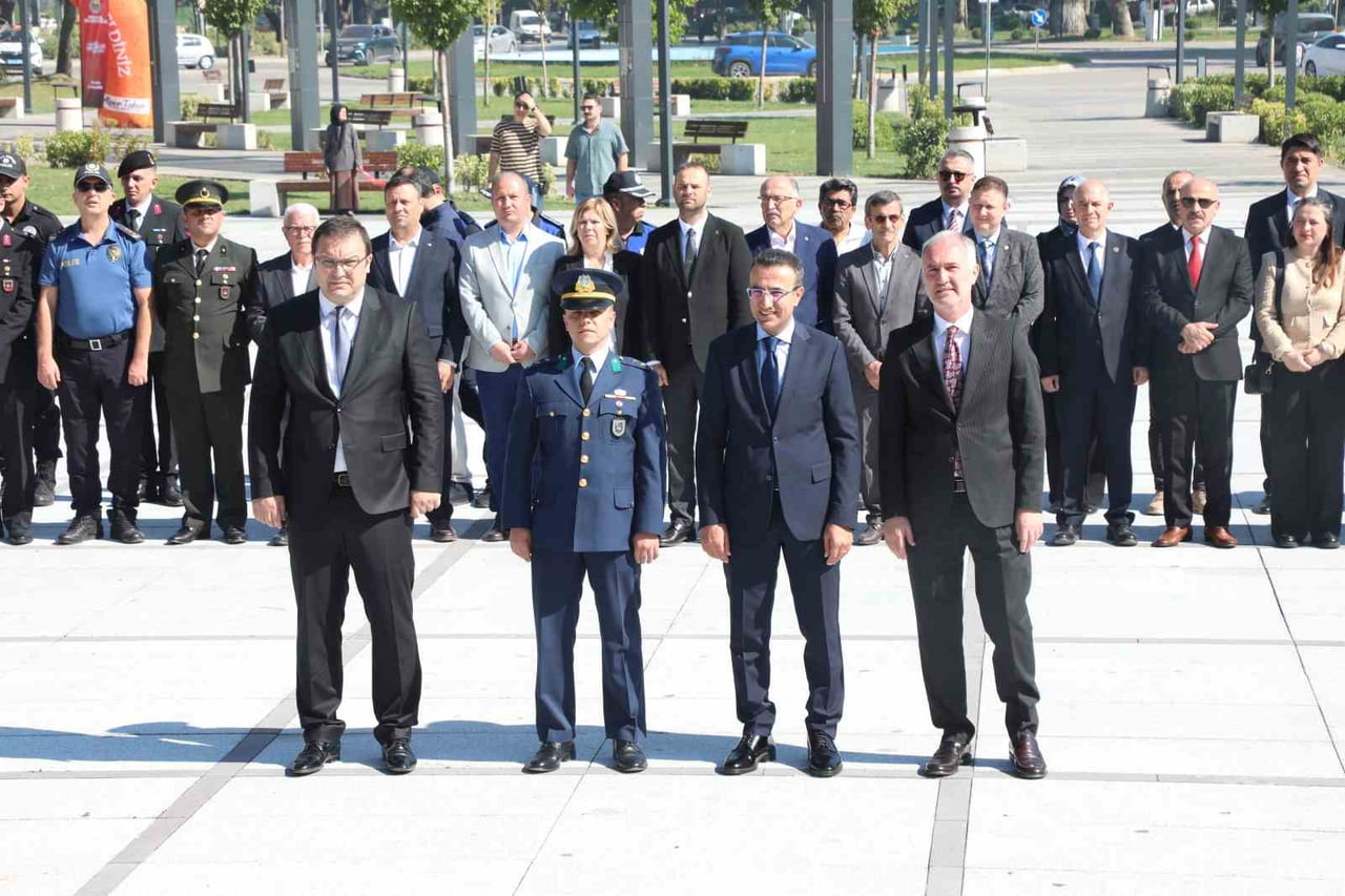 İNEGÖL’ÜN DÜŞMAN İŞGALİNDEN KURTULUŞUNUN 104. YILI, ATATÜRK ANITI’NDA DÜZENLENEN ÇELENK TÖRENİYLE...