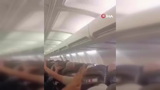 İran’da kalkıştan kısa süre sonra motor arızası veren yolcu uçağının kabin bölümünde tavan...