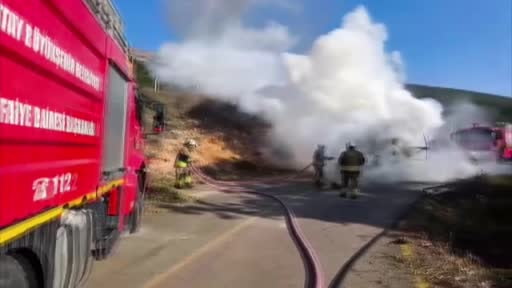 İskenderun'da iş makinesi alevlere teslim oldu
